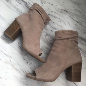 Kenneth Cole Fridah Cool Taupe Peep Toe Bo…